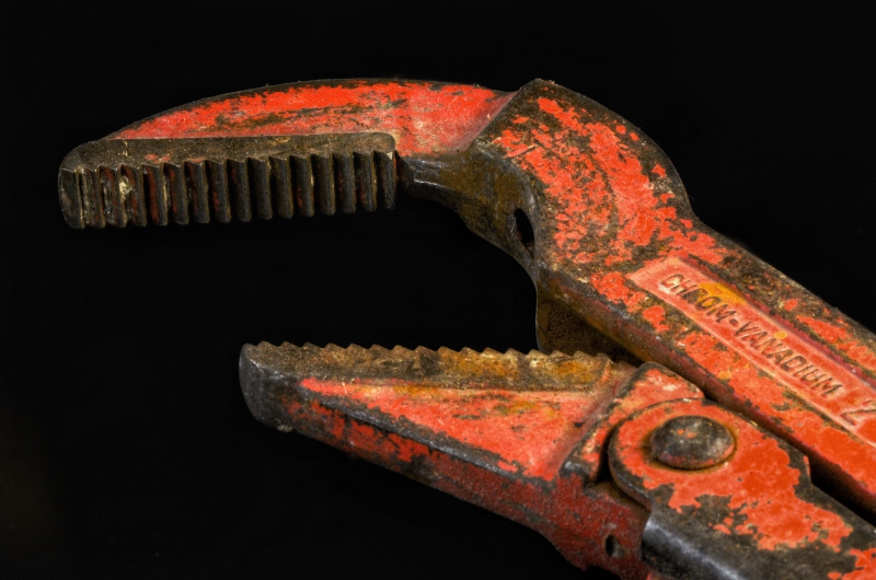 plombier-TOURRETTES SUR LOUP-min_pipe-wrench-318084